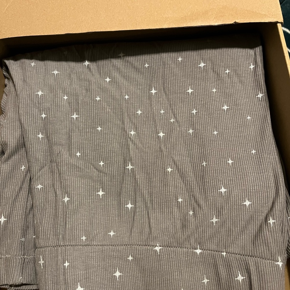 Skims Soft Lounge Rib Sleep Set in Smoke Sparkle Print size Large - Picture 4 of 8